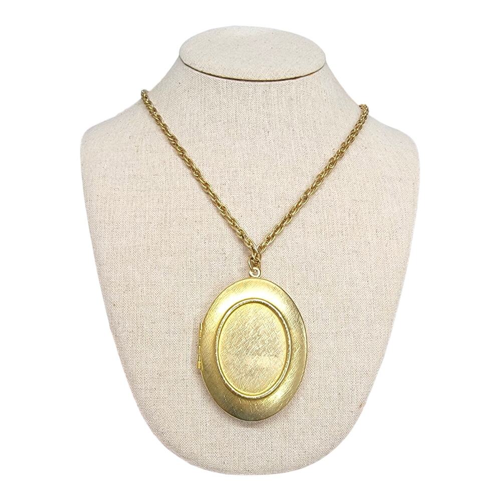 Vintage Gold Tone Large Oval Photo Locket Pendant Necklace Textured Retro
